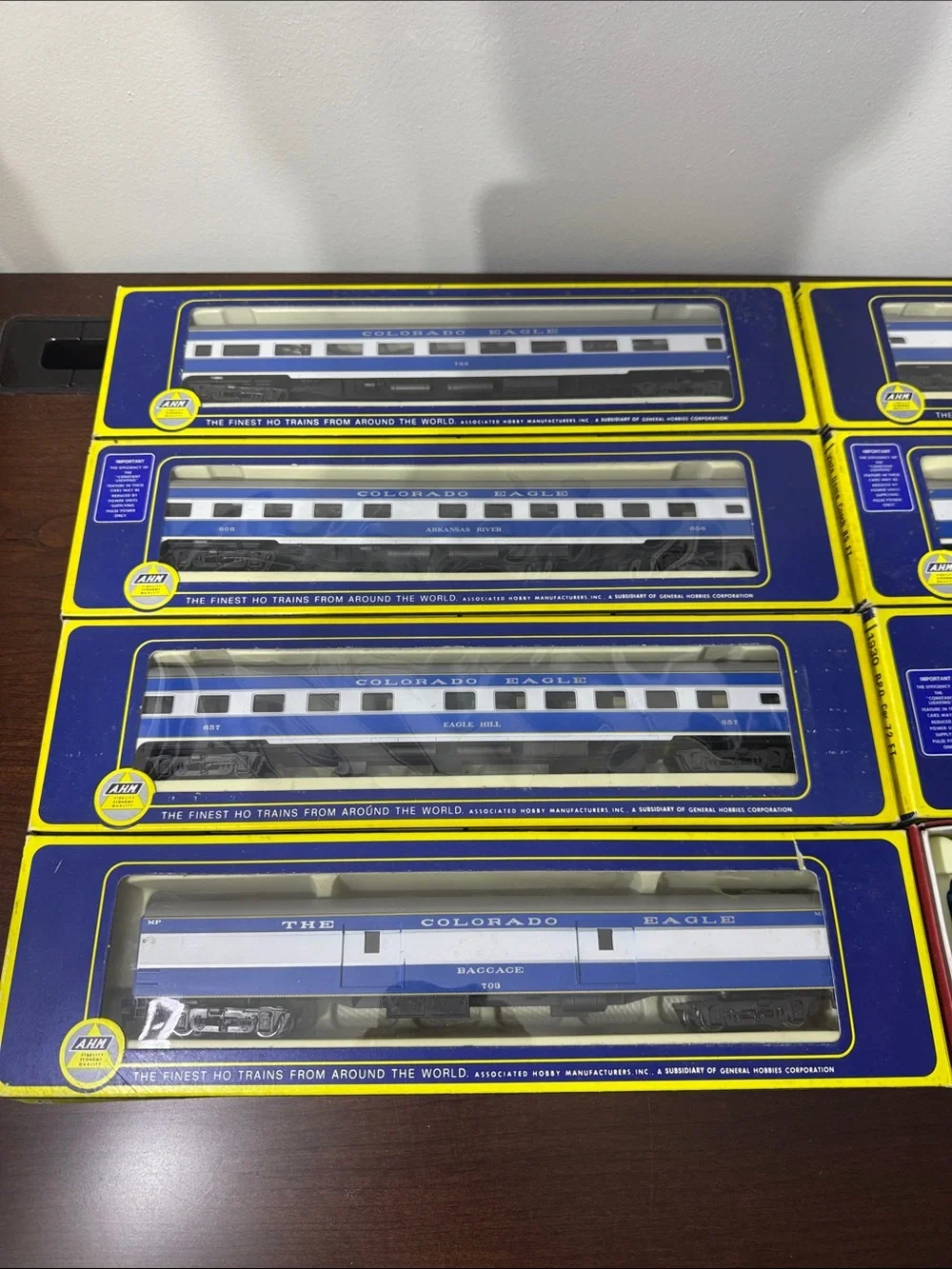 Rivarossi AHM The Colorado Eagle 1930’s HO 8 Constant Lighting Passenger Car Set